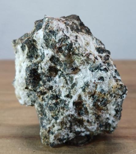 Granulita<br />Macizo ultramáfico (ultrabásico) de Herbeira-Complejo de Cabo Ortegal, Herbeira, Cariño, Comarca Ortegal, La Coruña / A Coruña, Galicia / Galiza, Spain<br />8x7x4 cm.<br /> (Autor: supertxango)