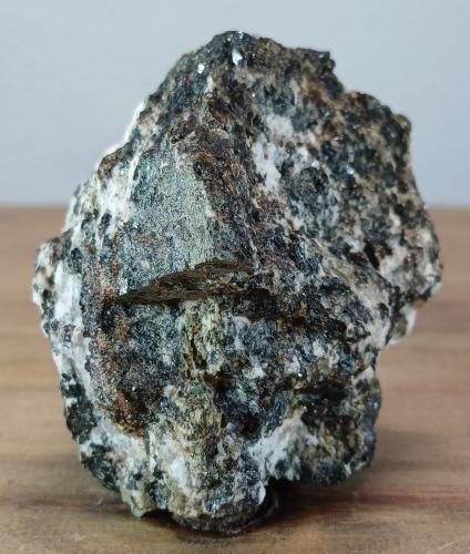 Granulita<br />Macizo ultramáfico (ultrabásico) de Herbeira-Complejo de Cabo Ortegal, Herbeira, Cariño, Comarca Ortegal, La Coruña / A Coruña, Galicia / Galiza, Spain<br />8x7x4 cm.<br /> (Autor: supertxango)