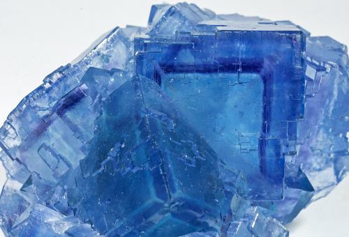 Fluorite<br />La Viesca Mine, La Collada mining area, Huergo, Siero, Comarca Oviedo, Principality of Asturias (Asturias), Spain<br />8.8 × 5.1 × 5.4 cm / main crystal: 3.2 × 3.2 cm<br /> (Author: Jordi Fabre)