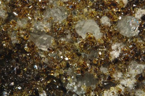 Sphalerite<br />Mina Empire State No. 4, Balmat, Distrito Balmat-Edwards Zinc, Condado St. Lawrence, New York, USA<br />7.3 x 4.1 x 1.8 cm<br /> (Author: Michael Shaw)