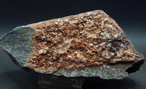 Dolomita<br />Distrito minero Linares-La Carolina, Santa Elena, Comarca Sierra Morena, Jaén, Andalucía, España<br />13.5 x 5.5 cm<br /> (Autor: Pedro Antonio)