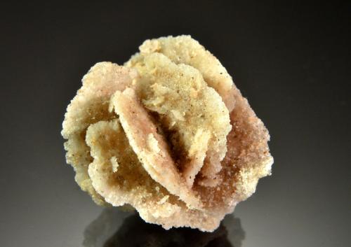 Gypsum<br />Distrito Lüderitz, Region ǁKaras, Namibia<br />2.4 x 2.0 cm<br /> (Author: Michael Shaw)