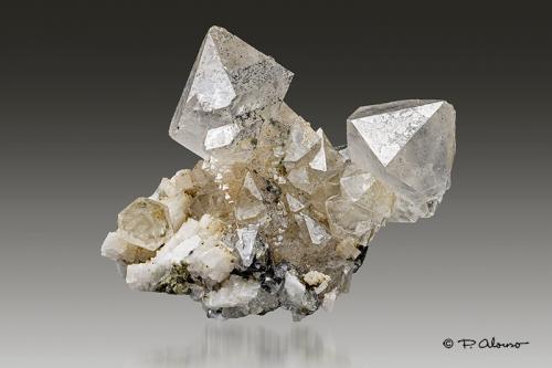 Cuarzo (variedad cetro) con Magnetita<br />Zona minera Huanggang, Hexigten Banner (Kèshíkèténg Qí), Chifeng (Ulanhad), Región Autónoma Mongolia Interior, China<br />4,5cm x 3cm x 3,4cm<br /> (Autor: Pere Alonso)