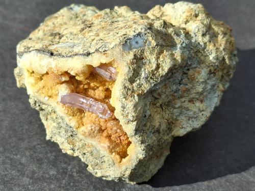 Quartz (variey amethyst)<br />Cantera Capurru, Osilo, Provincia Sassari, Cerdeña/Sardegna, Italia<br />4,5 x 4 cm<br /> (Author: Volkmar Stingl)