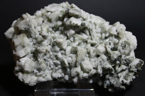 Albita (variedad periclina)<br />Cantera del Negral, Cuesta del Negral, Pozo Alcón, Comarca Sierra de Cazorla, Jaén, Andalucía, España<br />130 x 85 mm<br /> (Autor: Joaquin Blanco Cortina)