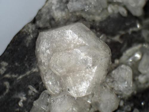 Harmotoma<br />St. Andreasberg, Zona minera St. Andreasberg, Distrito Goslar, Harz, Baja Sajonia/Niedersachsen, Alemania<br />Cristal de 6 mm.<br /> (Autor: Antonio P. López)