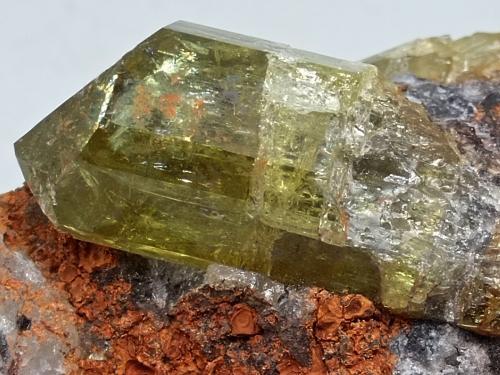 Fluorapatito<br />Mina Cerro de Mercado, Cerro de los Remedios, Victoria de Durango, Municipio Durango, Durango, México<br />90x55x50 mm.<br /> (Autor: Luis Edmundo Sánchez Roja)