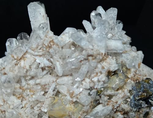 Danburita<br />Charcas, Municipio Charcas, San Luis Potosí, México<br />90x85x45 mm.<br /> (Autor: Luis Edmundo Sánchez Roja)