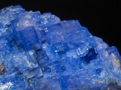 Carletonite<br />Cantera Poudrette, Mont Saint-Hilaire, La Vallée-du-Richelieu RCM, Montérégie, Québec, Canadá<br />5.4 × 5 × 2.1 cm / main crystal size: 1.5 × 1.3 cm<br /> (Author: Jordi Fabre)