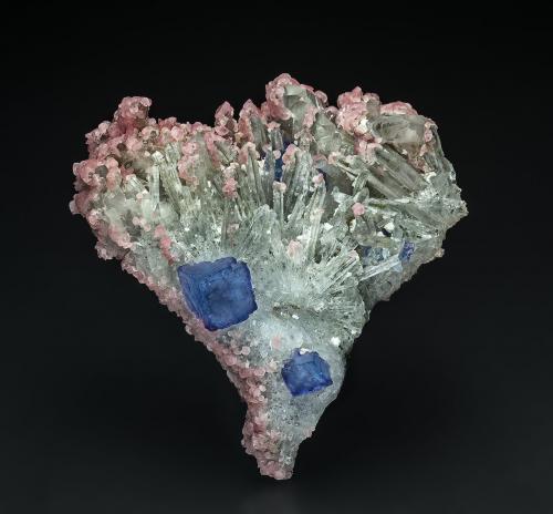 Fluorite, Quartz, Rhodochrosite<br />Mina Wutong, Liubao, Cangwu, Prefectura Wuzhou, Región Autónoma Guangxi Zhuang, China<br />10.2 x 9.7 cm<br /> (Author: am mizunaka)