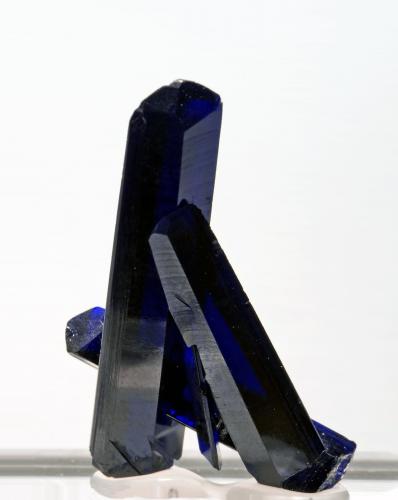 Azurite<br />Mina Zellidja, distrito minero Touissit-Bou Beker, Provincia Jerada, Región Oriental, Marruecos<br />3.5 × 2 × 0.7 cm<br /> (Author: Jordi Fabre)