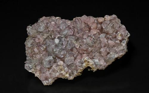 Rhodochrosite, Quartz<br />Broken Hill, Condado Yancowinna, Nueva Gales del Sur, Australia<br />4.9 x 3.5 cm<br /> (Author: am mizunaka)