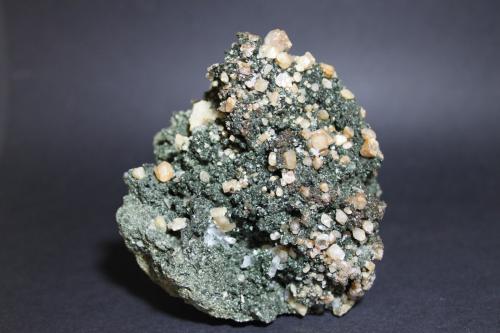 Scheelita<br />Mina Milucha, Palombatos, Burguillos del Cerro, Comarca Zafra-Río Bodión, Badajoz, Extremadura, España<br />95 x 90 mm<br /> (Autor: Joaquin Blanco Cortina)