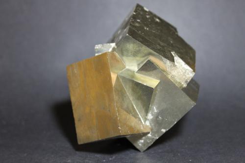 Pirita<br />Mina Ampliación a Victoria, Sierra de Alcarama, Navajún, Comarca Cervera, La Rioja, España<br />70 x 70 mm<br /> (Autor: Joaquin Blanco Cortina)