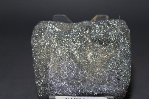 Jamesonita<br />Mina Noche Buena, Noche Buena, Municipio Mazapil, Zacatecas, México<br />65 x 65 mm<br /> (Autor: Joaquin Blanco Cortina)