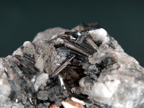 Manganita<br />Ilfeld, Nordhausen, Distrito Nordhausen, Turingia/Thüringen, Alemania<br />Cristales de 1 cm.<br /> (Autor: Antonio P. López)