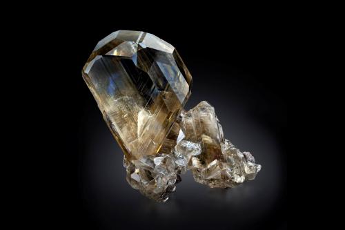 Cerussite<br />Kombat Mine, Kombat, Grootfontein District, Otjozondjupa Region, Namibia<br />6 x 5 x 5.5 cm / main crystal: 5.4 cm.<br /> (Author: MIM Museum)