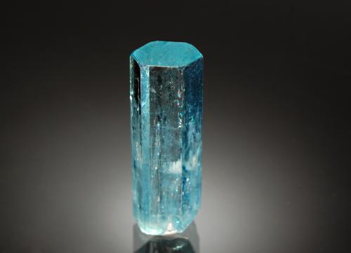 Beryl (variety aquamarine)<br />Provincia Thanh Hóa, Vietnam<br />3.0 x 1.0 cm<br /> (Author: Michael Shaw)