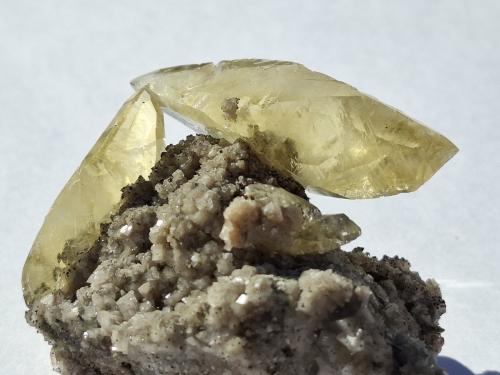 Calcite, Dolomite, Chalcopyrite<br />Mina Sweetwater, desarrollo Cementary Ridge, Ellington, Distrito Viburnum Trend, Condado Reynolds, Missouri, USA<br />5,5 x 4,5 cm<br /> (Author: Volkmar Stingl)