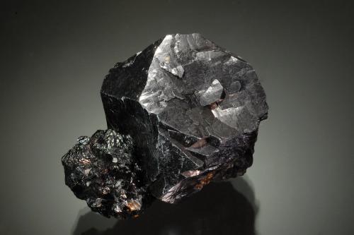 Galena<br />Mina Denton, formación Rosiclare, Grupo Goose Creek Mine, Sub-Distrito Harris Creek, Condado Hardin, Illinois, USA<br />5.1 x 3.6 x 3.0 cm<br /> (Author: Michael Shaw)