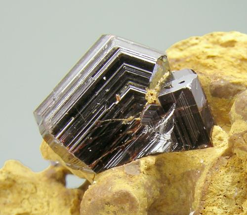 Rutile<br />Kinyanfumbe, Distrito Mwinilunga, Provincia del Noroeste, Zambia<br />3.2 × 4.1 × 3.2 cm / main crystal size: 0.9 × 0.9 cm<br /> (Author: Jordi Fabre)