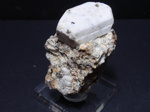 Ortoclasa<br />Colmenar del Arroyo, Comarca Sierra Oeste de Madrid, Comunidad de Madrid, España<br />35x60 mm<br /> (Autor: Ignacio)