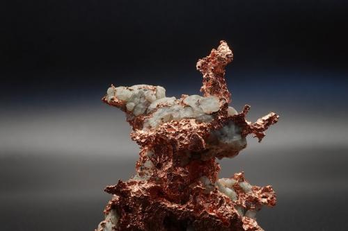 Copper and Calcite<br />Michigan, USA<br />3,5 x 4 x 1,9 cm. / 39 g<br /> (Author: DanovskiM)