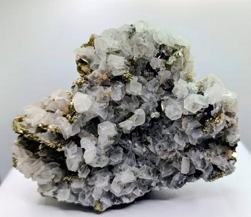 Pirita, Esfalerita y Calcita.<br /><br />9x7 cm<br /> (Autor: AntonioJesus)