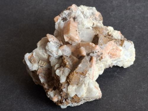 Wagnerite with Magnesite (variety Fe-bearing magnesite)<br />Höllgraben, Imlau, Werfen, St. Johann im Pongau, Salzburgo/Salzburg, Austria<br />7 x 5,5 cm<br /> (Author: Volkmar Stingl)