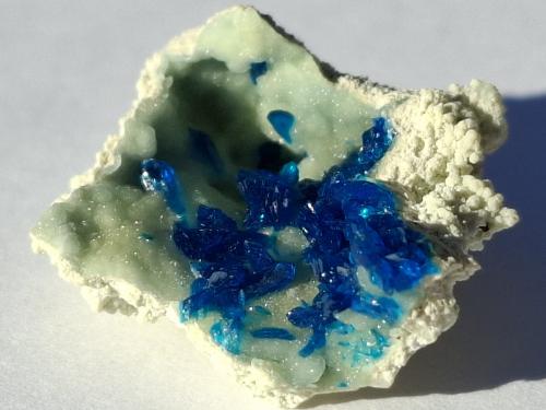 Veszelyite, Hemimorphite<br />Sanguozhuang, Distrito Dongchuan, Prefectura Kunming, Provincia Yunnan, China<br />2 x 1,5 cm<br /> (Author: Volkmar Stingl)