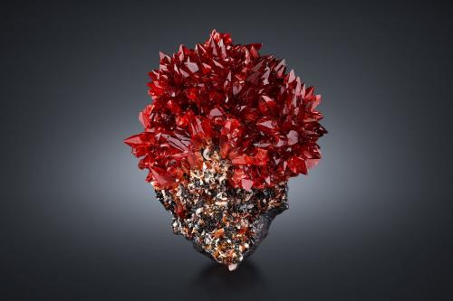 Rodocrosita<br />Zona minera N'Chwaning, Kuruman, Kalahari manganese field (KMF), Provincia Septentrional del Cabo, Sudáfrica<br />15 x 18 x 8 cm / Cristal principal: 2.8 cm.<br /> (Autor: Museo MIM)