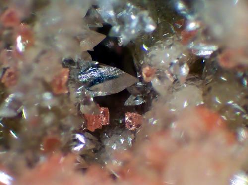 Shijiangshanita, Calcita<br />Mina Shijiangshan, zona media número 8 (pozo central), Aldea Shijiangshan, Yinwu, Linxi, Ulanhad League, Región Autónoma Mongolia Interior, China<br />Campo de visión 3 mm.<br /> (Autor: Antonio P. López)