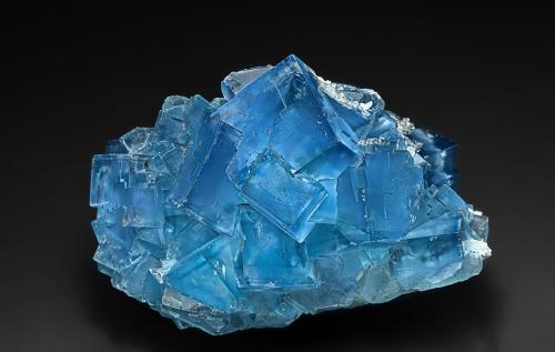 Fluorite<br />Mina Le Beix, Saint-Germain-près-Herment, Herment, Distrito Clermont-Ferrand, Departamento Puy-de-Dôme, Auvergne-Rhône-Alpes, Francia<br />12.0 x 8.8 cm<br /> (Author: am mizunaka)