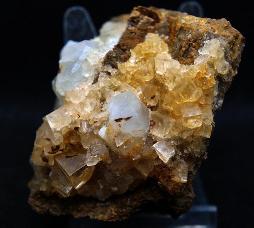 Fluorita y celestina<br />Cantera Fuentecilla, Cabezo del Polovar, Villena, Comarca Alto Vinalopó, Alicante / Alacant, Comunidad Valenciana / Comunitat Valenciana, España<br />9.5 x 7 cm<br /> (Autor: Pedro Antonio)