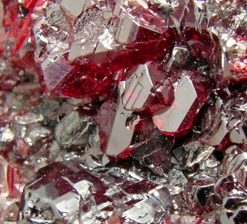 Cinnabar with Mercury and Baryte<br />Pozo San Teodoro, Mina de Almadén, Almadén, Comarca Valle de Alcudia, Ciudad Real, Castilla-La Mancha, España<br />main crystal size: 0.5 × 0.4 cm<br /> (Author: Jordi Fabre)