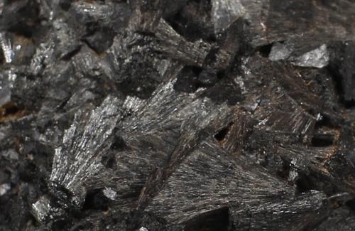 Dravita<br />Mina Guadalupana, Cerro de Chavito, Santa Cruz, Municipio Santa Cruz, Sonora, México<br />65x70x45 mm.<br /> (Autor: Luis Edmundo Sánchez Roja)