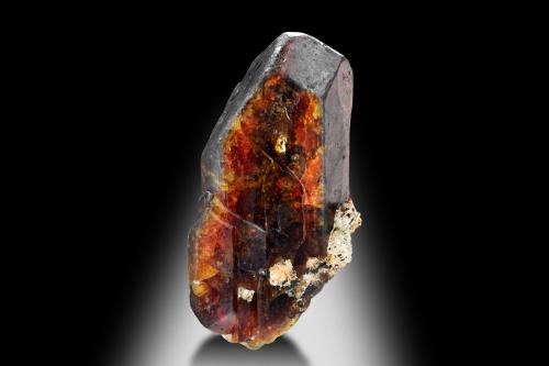 Monazite (Subgroup)<br />Monte Zagi, Hameed Abad Kafoor Dheri, Peshawar, Jaiber Pastunjuá, Paquistán<br />6.5 x 3 x 3.5 cm / main crystal: 6.4 cm.<br /> (Author: MIM Museum)