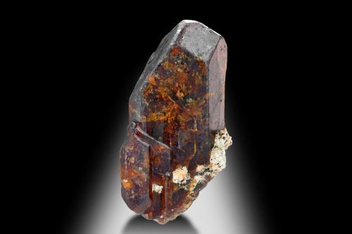 Monazite (Subgroup)<br />Monte Zagi, Hameed Abad Kafoor Dheri, Peshawar, Jaiber Pastunjuá, Paquistán<br />6.5 x 3 x 3.5 cm / main crystal: 6.4 cm.<br /> (Author: MIM Museum)