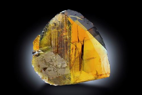 Titanite<br />Monte Zagi, Hameed Abad Kafoor Dheri, Peshawar, Jaiber Pastunjuá, Paquistán<br />6 x 1.5 x 6 cm<br /> (Author: MIM Museum)