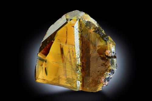 Titanite<br />Monte Zagi, Hameed Abad Kafoor Dheri, Peshawar, Jaiber Pastunjuá, Paquistán<br />6 x 1.5 x 6 cm<br /> (Author: MIM Museum)