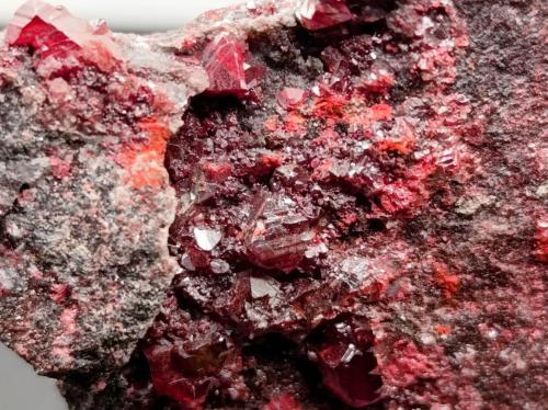 Cinabrio<br />Mina El Entredicho, Almadenejos, Comarca Valle de Alcudia, Ciudad Real, Castilla-La Mancha, España<br />8x5 cm<br /> (Autor: AntonioJesus)