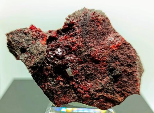 Cinabrio<br />Mina El Entredicho, Almadenejos, Comarca Valle de Alcudia, Ciudad Real, Castilla-La Mancha, España<br />8x5 cm<br /> (Autor: AntonioJesus)