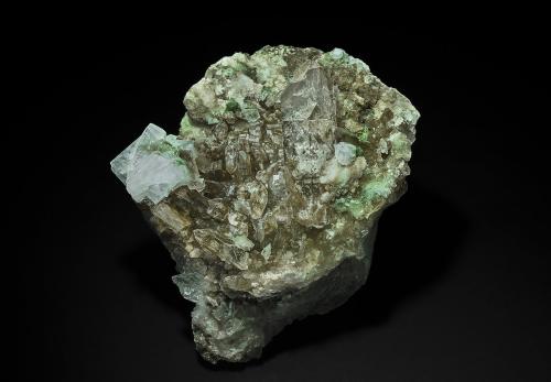 Quartz, Adularia, Chlorite Group<br />Southern Alps mountain range, New Zealand<br />9.3 x 8.2 cm<br /> (Author: am mizunaka)