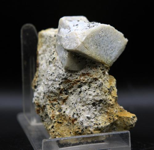 Sanidina<br />Yacimiento de Sanidinas, Grupo Volcánica, La Sierrecica, Los Lobos-La Porti, Cuevas del Almanzora, Comarca Levante Almeriense, Almería, Andalucía, España<br />6.5 x 5.5 cm<br /> (Autor: Pedro Antonio)