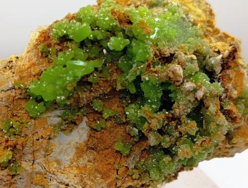 Piromorfita.<br />Mina Daoping, Gongcheng, Prefectura Guilin, Región Autónoma Guangxi Zhuang, China<br />8x4 cm<br /> (Autor: AntonioJesus)