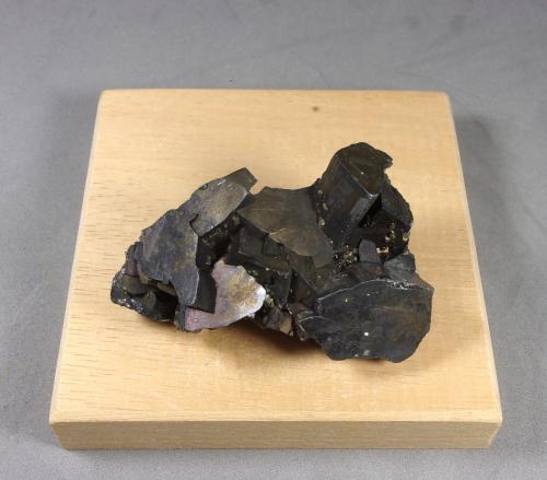 Enargita<br />Mina Quiruvilca (Mina La Libertad), Distrito Quiruvilca, Provincia Santiago de Chuco, Departamento La Libertad, Perú<br />5,7 x 4,1 x 2,1 cm.  78 g.<br /> (Autor: J. G. Alcolea)