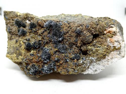 Estibina<br />Mina Sabinas, San Martín, Distrito San Martín-Sabinas, Municipio Sombrerete, Zacatecas, México<br />90x40x50 mm.<br /> (Autor: Luis Edmundo Sánchez Roja)