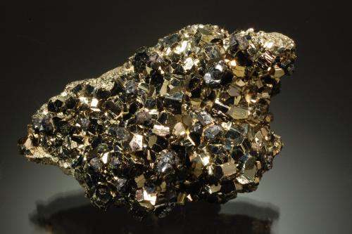 Pyrite<br />Mina Eagle, Gilman, Distrito Gilman, Condado Eagle, Colorado, USA<br />9.0 x 5.5 x 3.3 cm<br /> (Author: Michael Shaw)