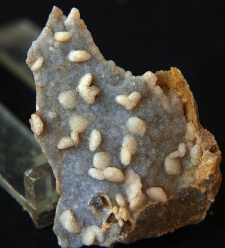 Clinoptilolita y Cuarzo (variedad calcedonia)<br />Volcán Cabezo Negro de Zeneta, Murcia, Comarca Huerta de Murcia, Región de Murcia (Murcia), España<br />5 x 3.5 cm<br /> (Autor: Pedro Antonio)