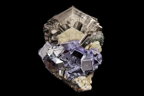 Pirrotita con Apatito (Grupo), Galena y Fluorita<br />Bairendaba Deposit, Hexigten Banner (Kèshíkèténg Qí), Chifeng (Ulanhad), Inner Mongolia Autonomous Region, China<br />9 x 7 x 10.5 cm / Cristal principal: 7.9 cm.<br /> (Autor: Museo MIM)